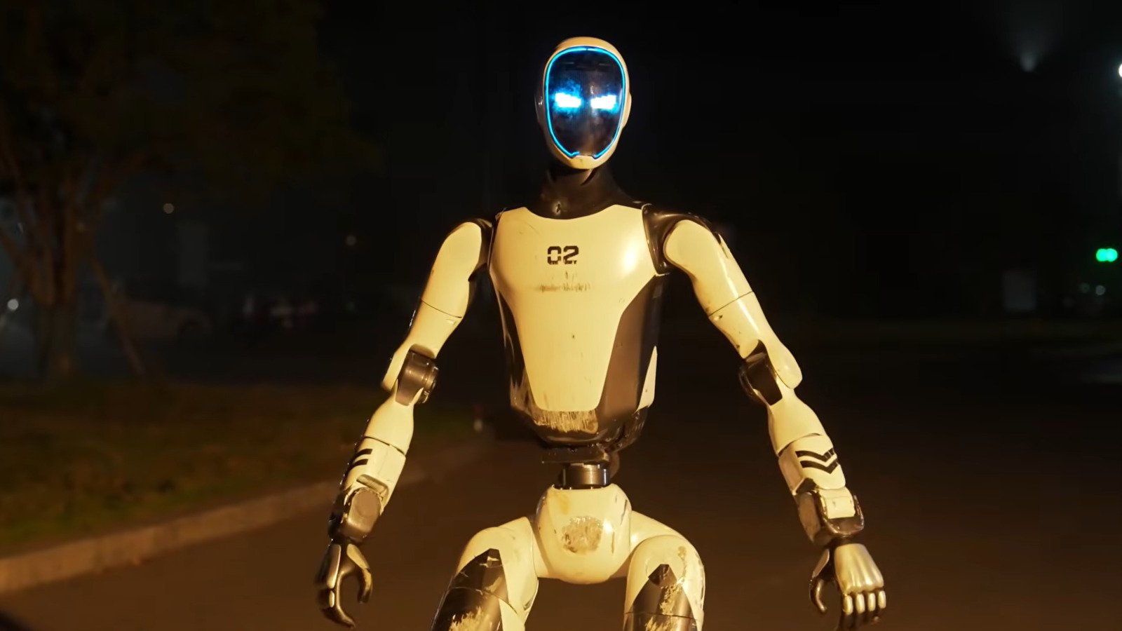 Le H2-X d’Unitree, robot humanoïde garde du corps, dans sa vidéo de présentation « Kung Fu Legend Guardian ». © Capture d'écran Clubic / Unitree