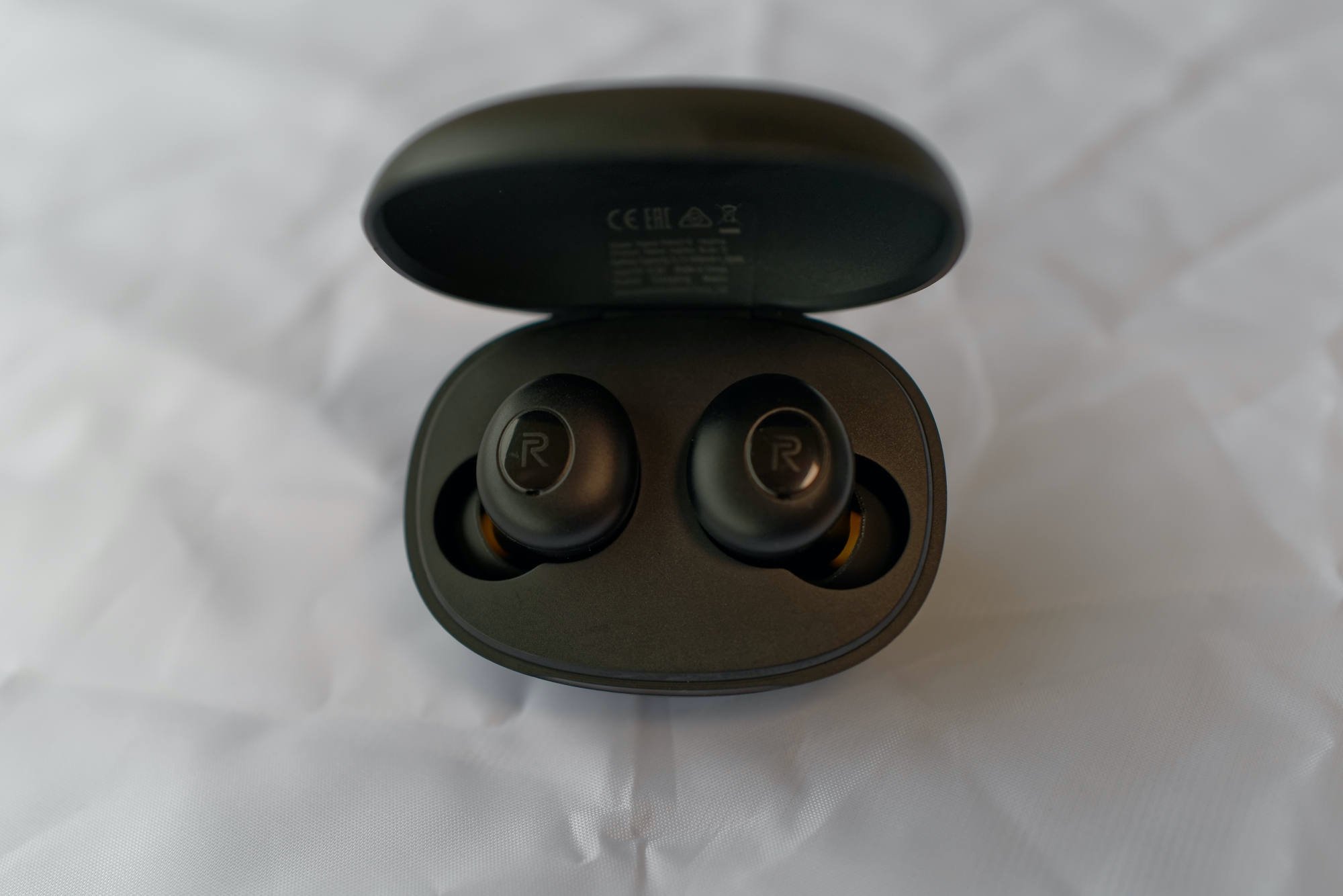 Realme Buds Q - dans étui ouvert