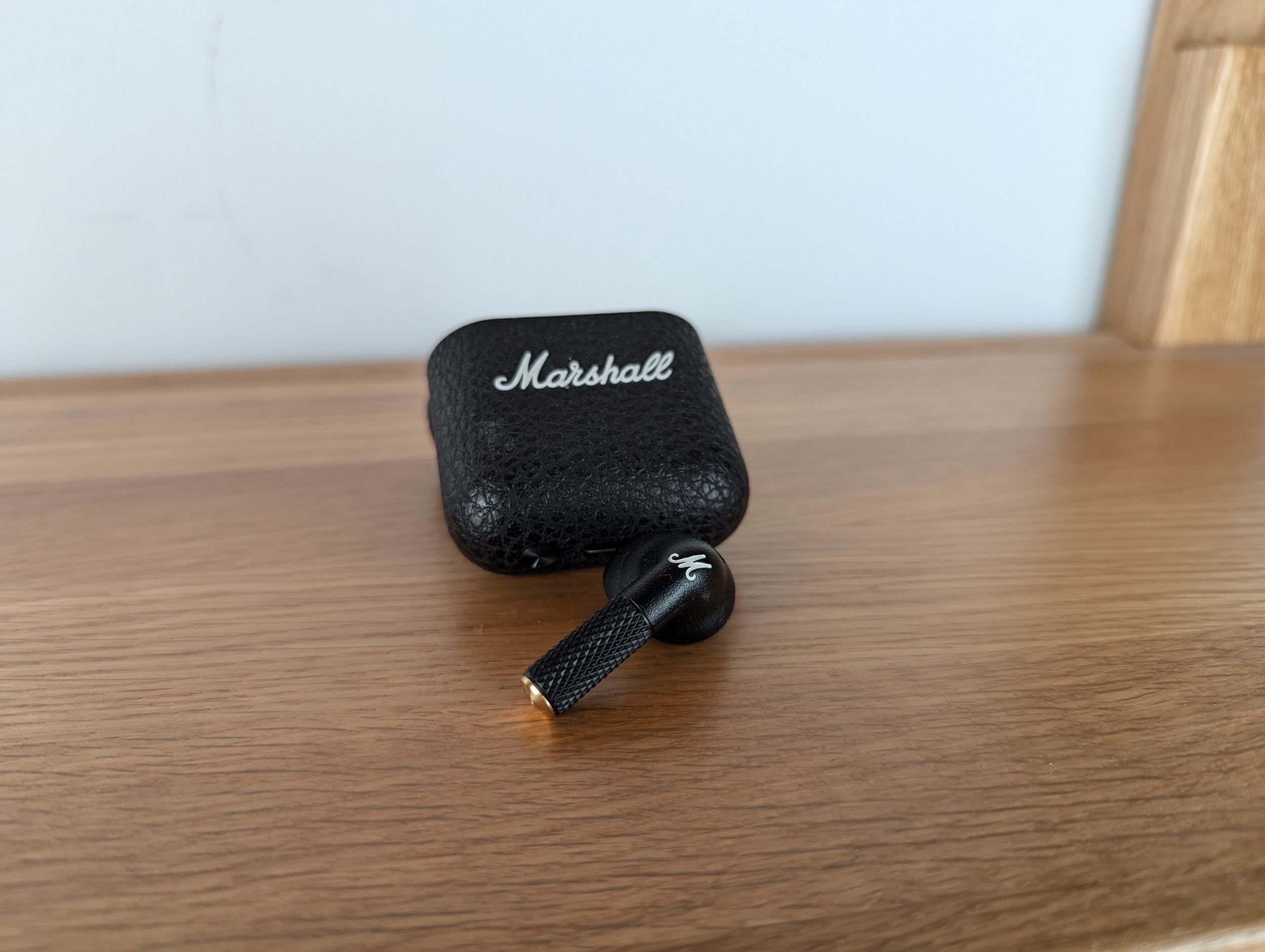 Un des écouteurs sans fil Marshall Minor IV. ©Guillaume Fourcadier pour Clubic