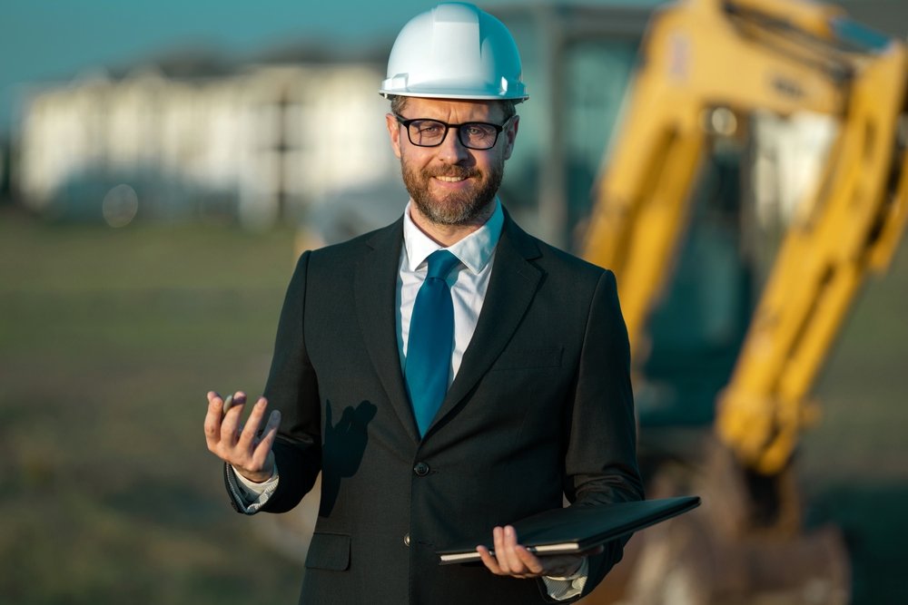 Cette photo improbable d'un chef de chantier en costume n'est pas ma photo ;) @shutterstock