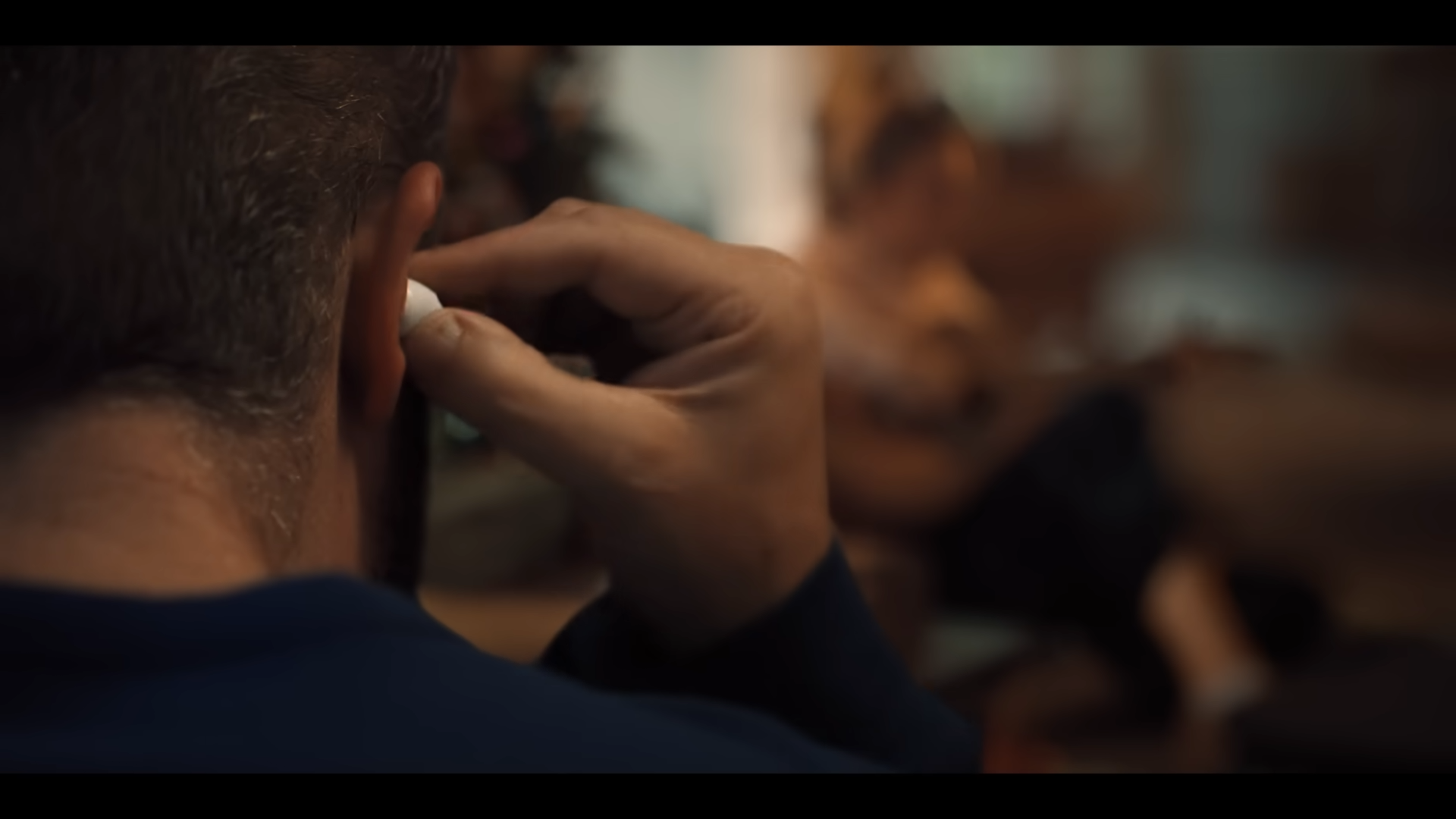 Publicité d'Apple pour sa fonction d'aide auditive sur les Airpods Pro. © Apple