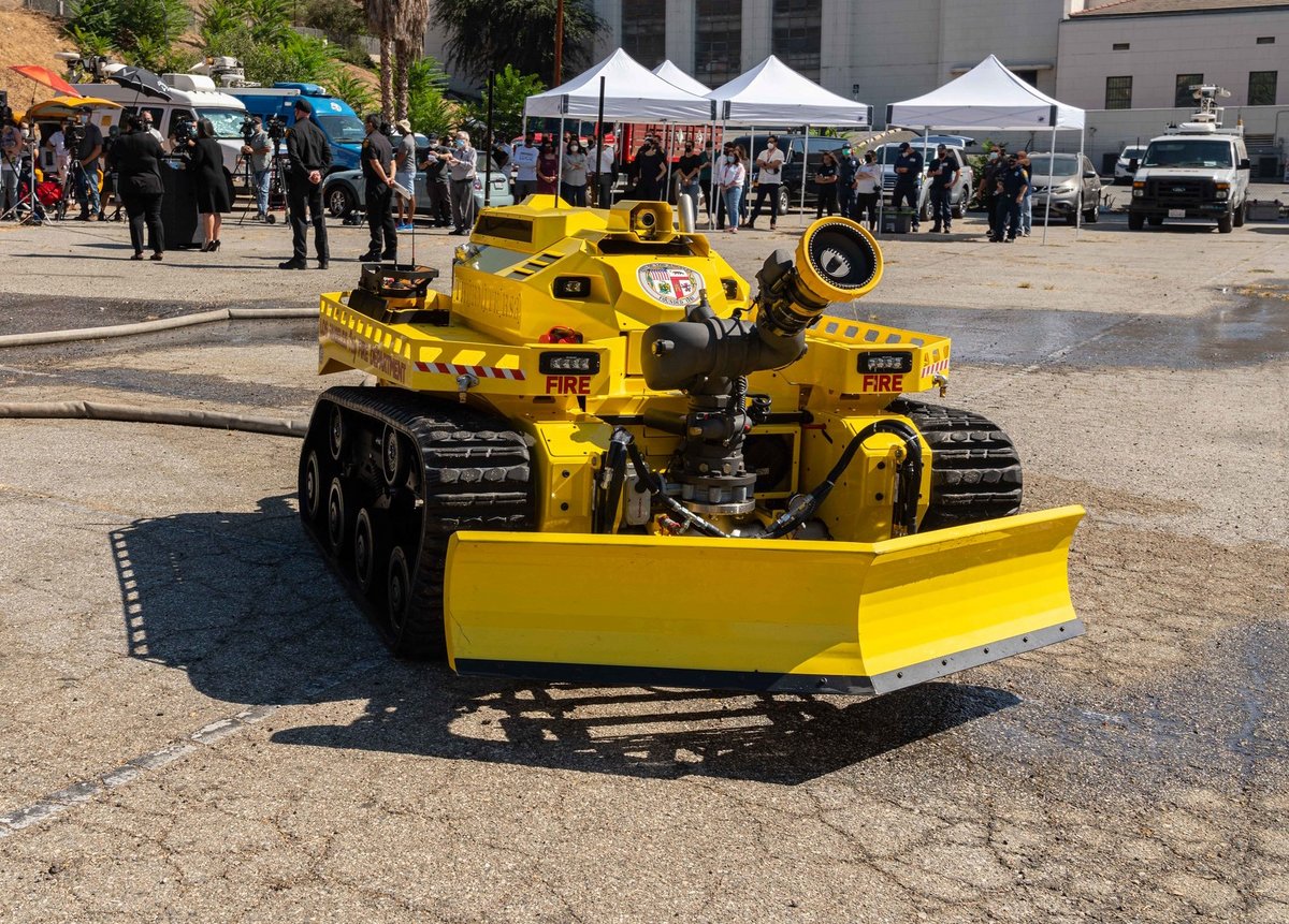 Le RS3 lors de sa présentation en octobre. Depuis, le robot a réalisé de nombreuses interventions, justifiant son emploi à plus grande échelle par le LAFD. © Los Angeles Fire Department