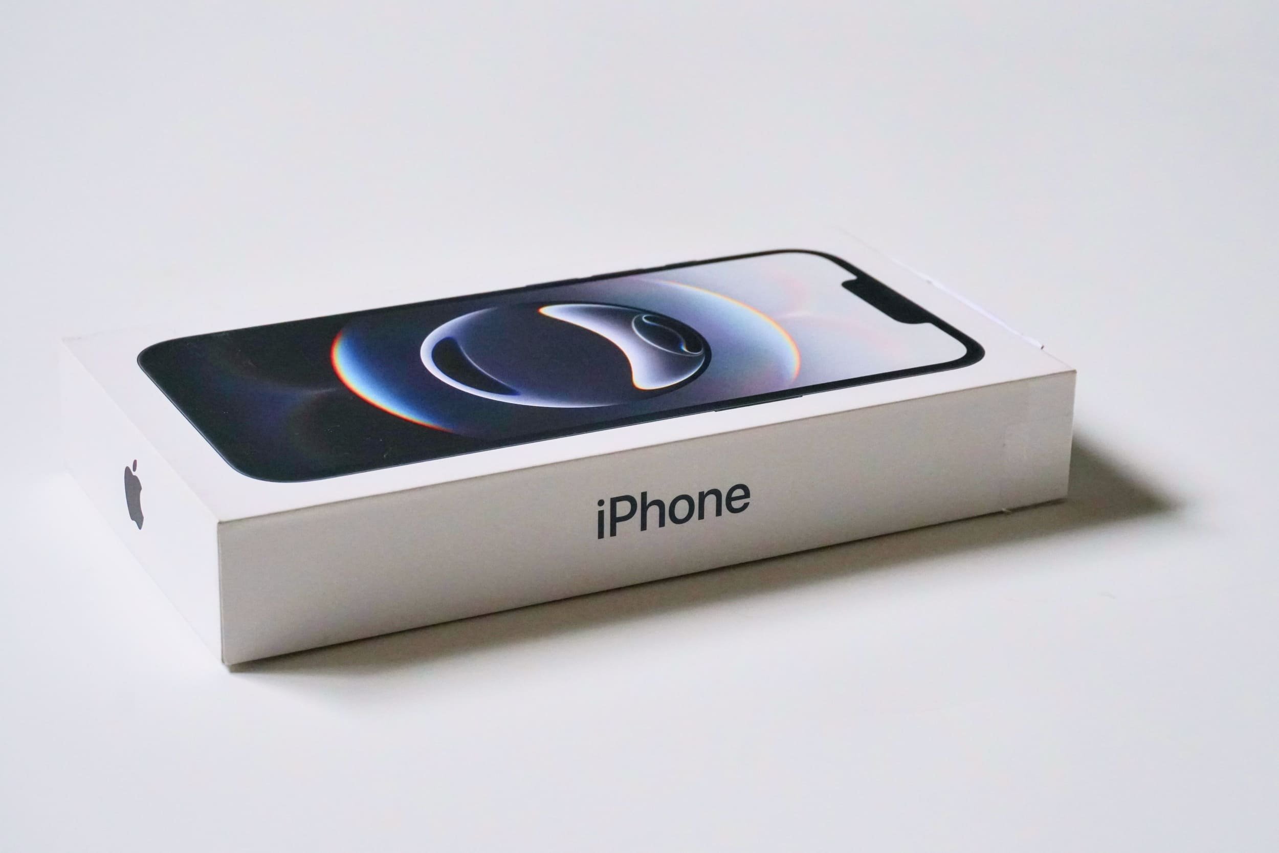 Un escroc empochait 200 euros par jour en vendant des contrefaçons Apple sur les parkings © Yu_Nus / Shutterstock.com