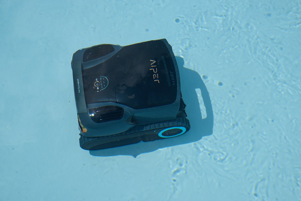 Le Scuba X1 Pro Max descend très vite au fond de la piscine © Marc Beekenkamp pour Clubic
