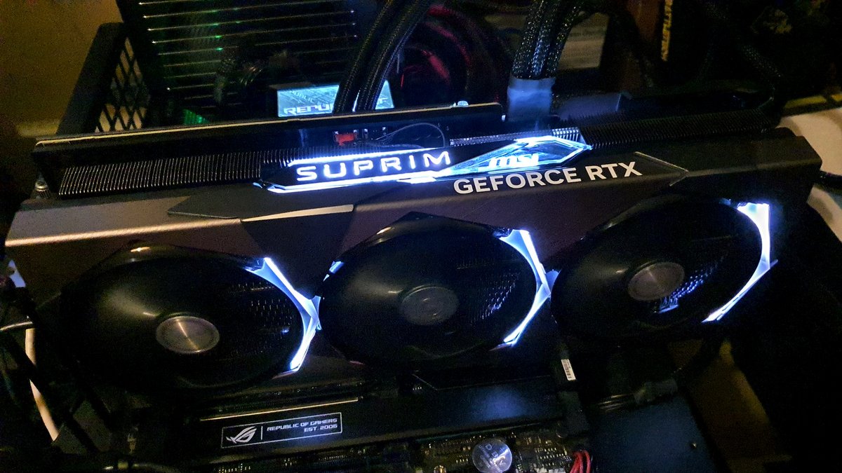 Elle brille de mille feux cette RTX 4070 Ti Suprim X © Nerces