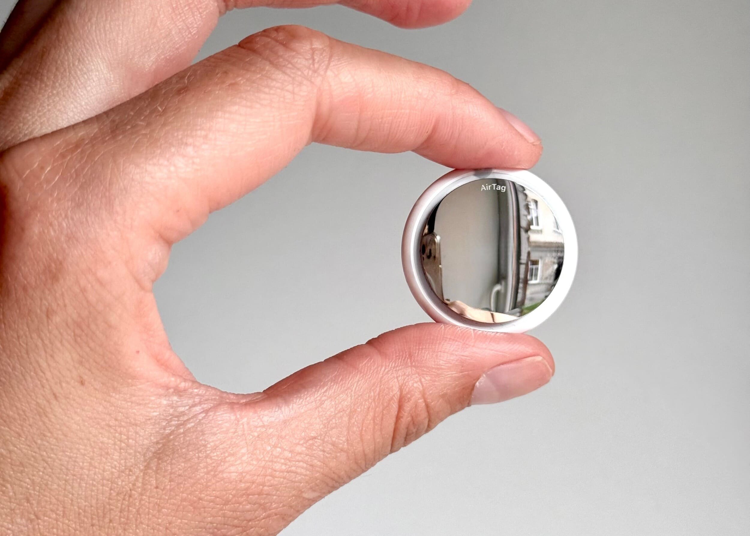 Des trackers GPS vendus sur TikTok encouragent la surveillance conjugale illégale © KristineRiba / Shutterstock.com