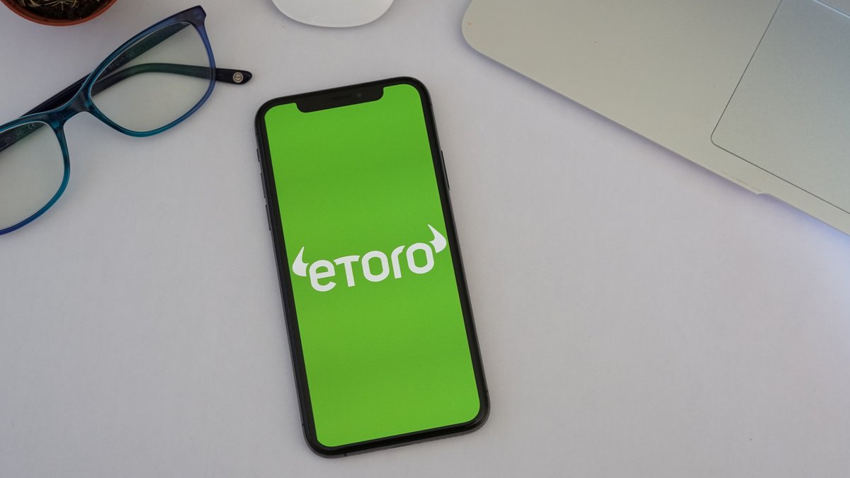 eToro est l'un des plus grandes plateformes de trading au monde © Sulastri Sulastri / Shutterstock.com