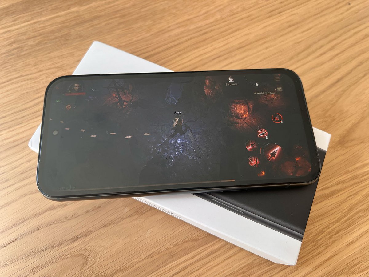 Pour son prix, le Google Pixel 8a se défend honorablement en jeu vidéo © Nicolas Lafarge-Debeaupuis pour Clubic