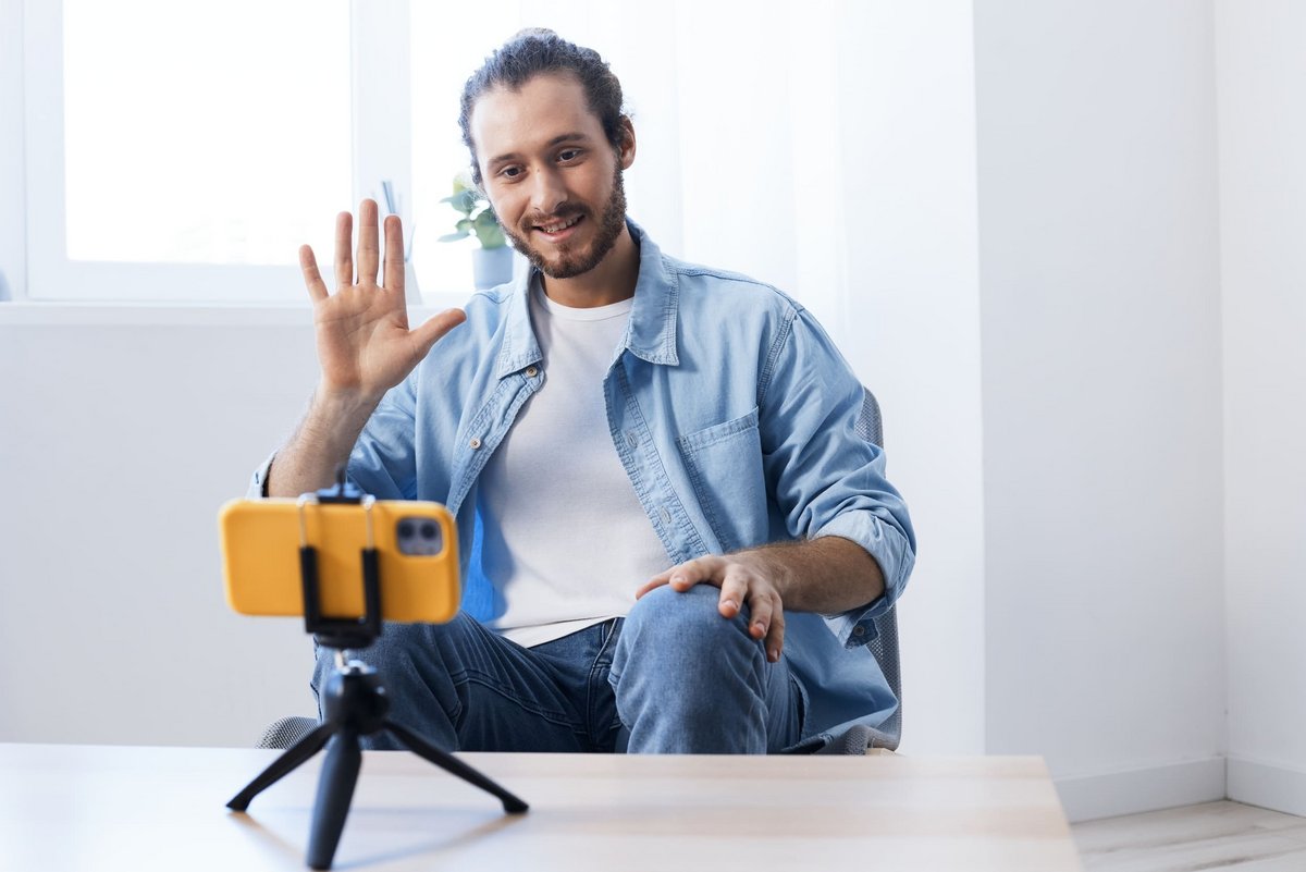 La visioconférence est un outil auquel les escrocs peuvent faire appel pour faire de nouvelles victimes © ShotPrime Studio / Shutterstock