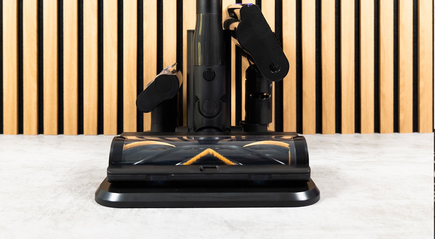 Le Dreame V20 Pro dispose de sa station de charge et rangement. ©Charles Gouin-Peyrot pour Clubic