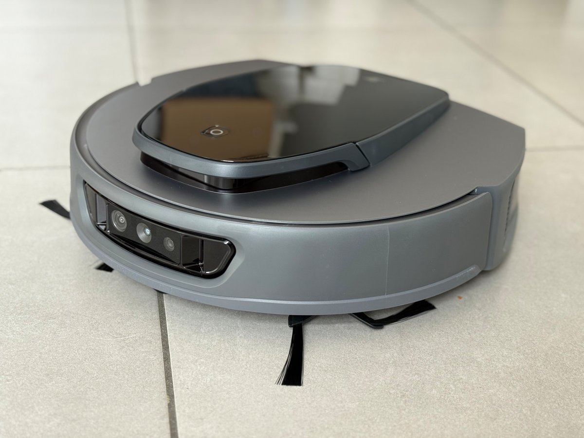 Un robot aspirateur un peu trop brut de décoffrage © Mathieu Grumiaux pour Clubic