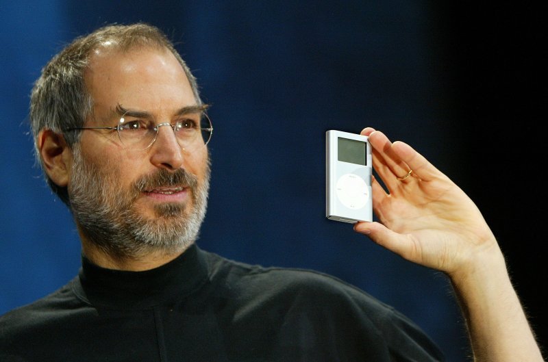 Steve Jobs présente l'iPod mini © Justin Sullivan—Getty Images