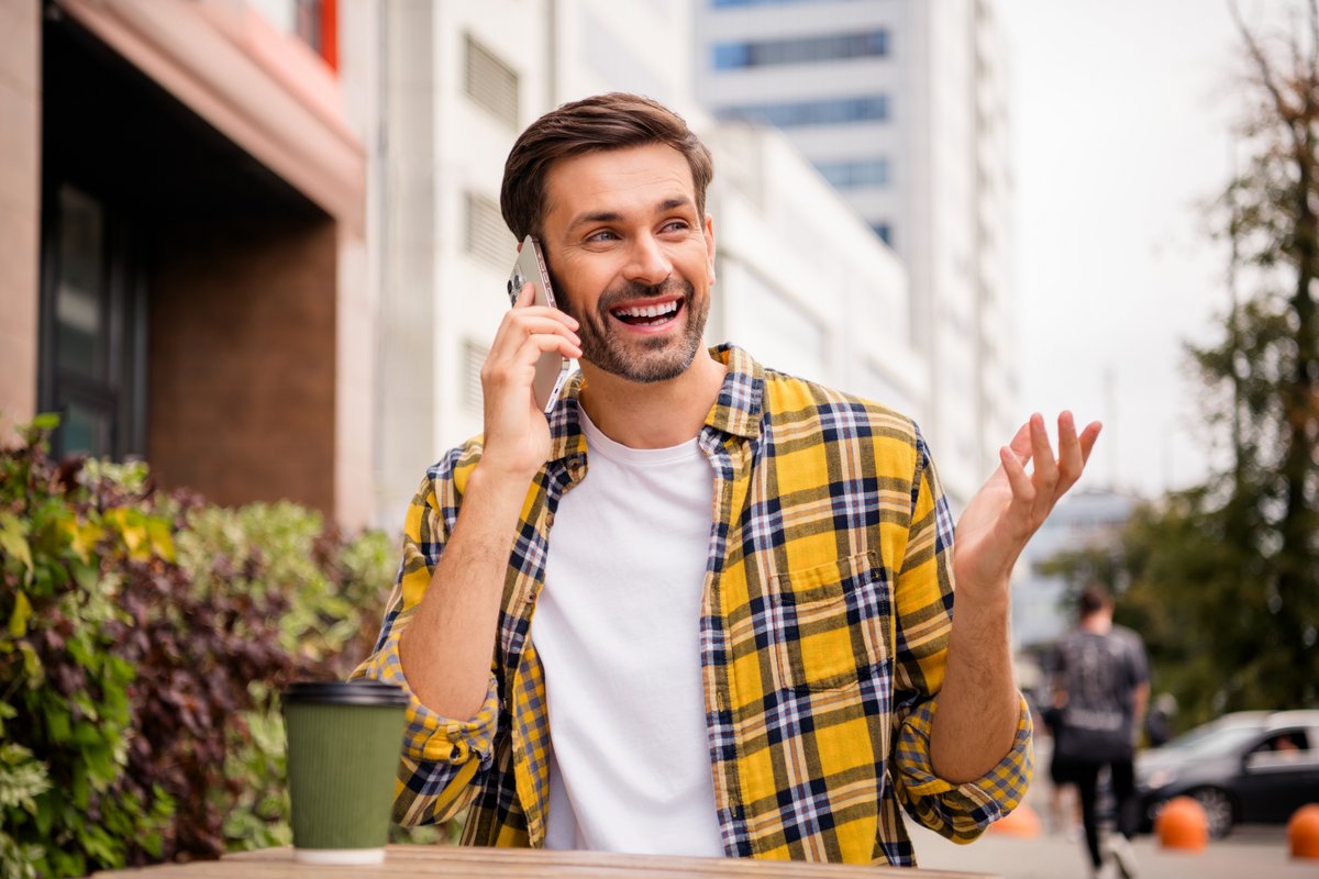 Oui, vous avez bien lu, France Travail pourrait utiliser certaines de vos données téléphoniques pour débusquer d'éventuels fraudeurs. © Roman Samborskyi / Shutterstock