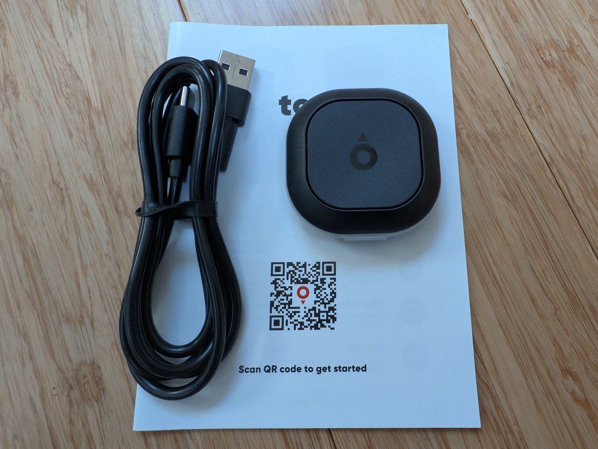 Zoom sur le contenu de la boîte du Tom by Tomtom. ©Nicolas Guyot pour Clubic