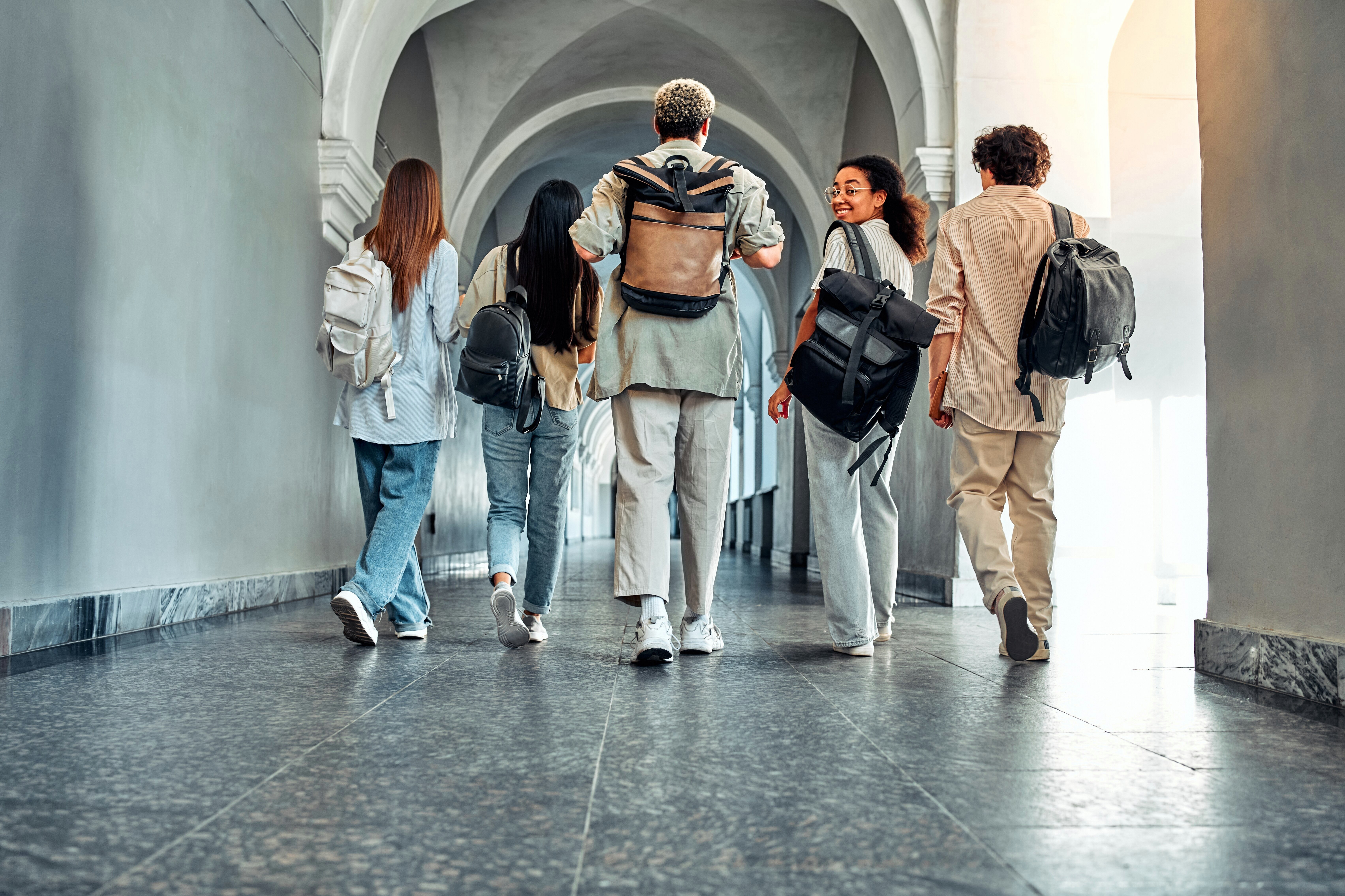  Tous les étudiants disposent-ils des mêmes ressources numériques et des mêmes compétences pour tirer pleinement parti de cet outil ? © Harbucks / Shutterstock