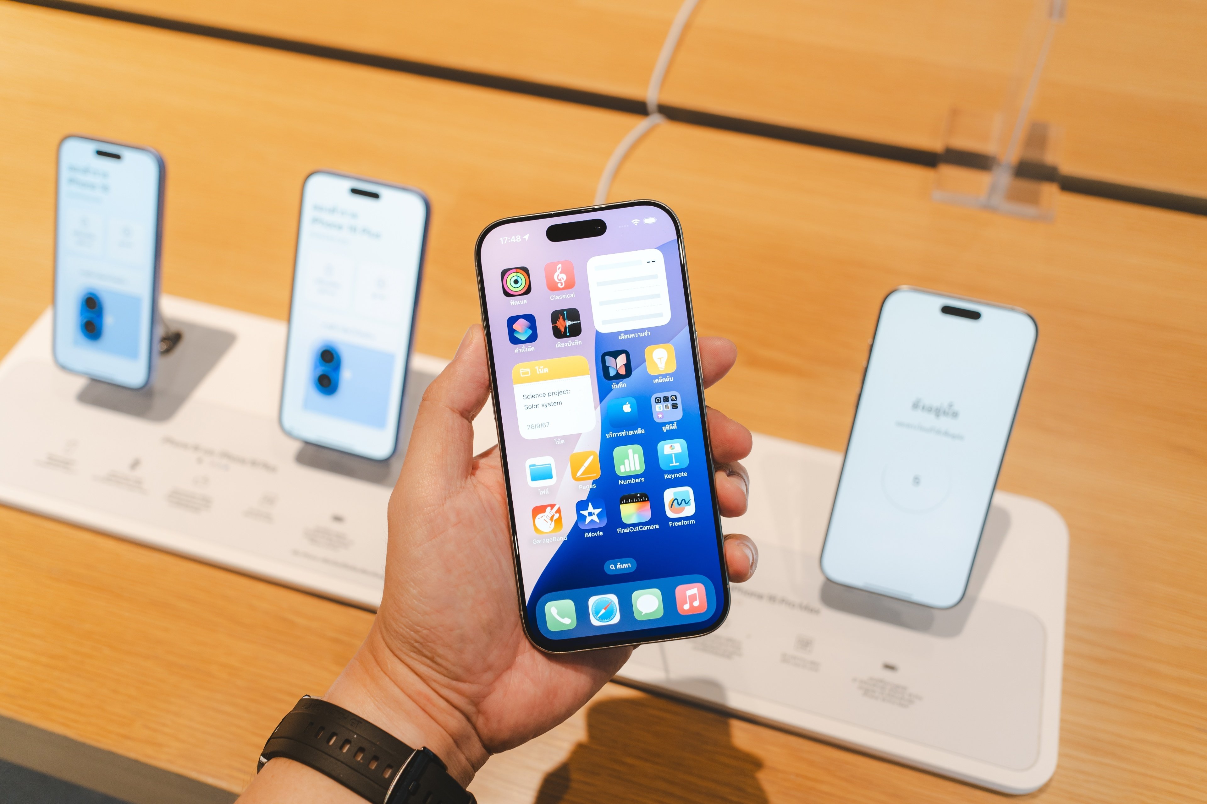L'iPhone 17 va-t-il conquérir les coeurs ?  © Wongsakorn 2468 / Shutterstock.com