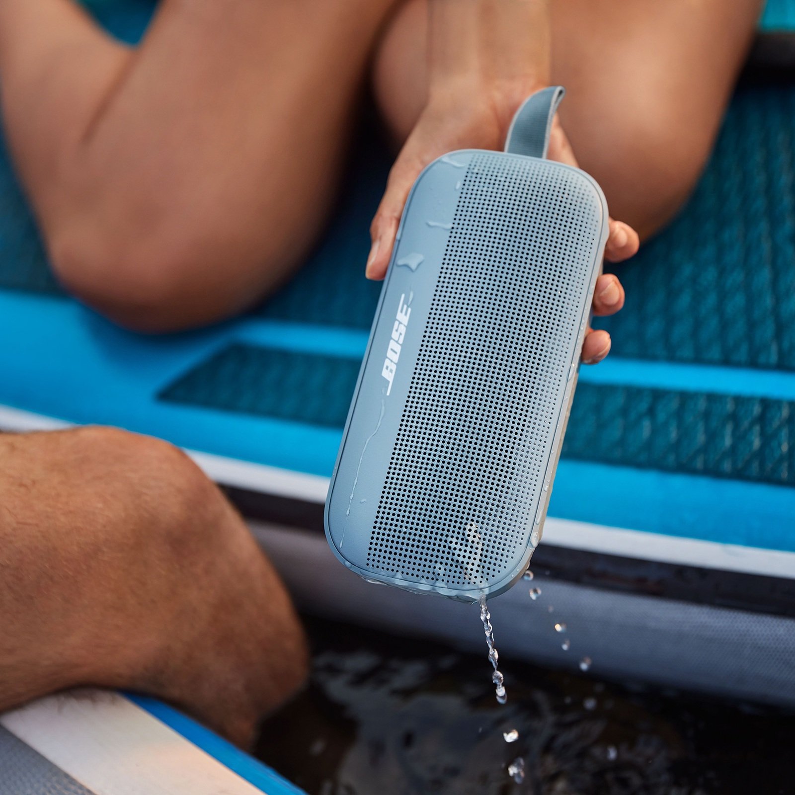 Certifiée IP67 et recouverte de silicone, la Soundlink Flex résiste à l’eau et à la poussière. ©Bose