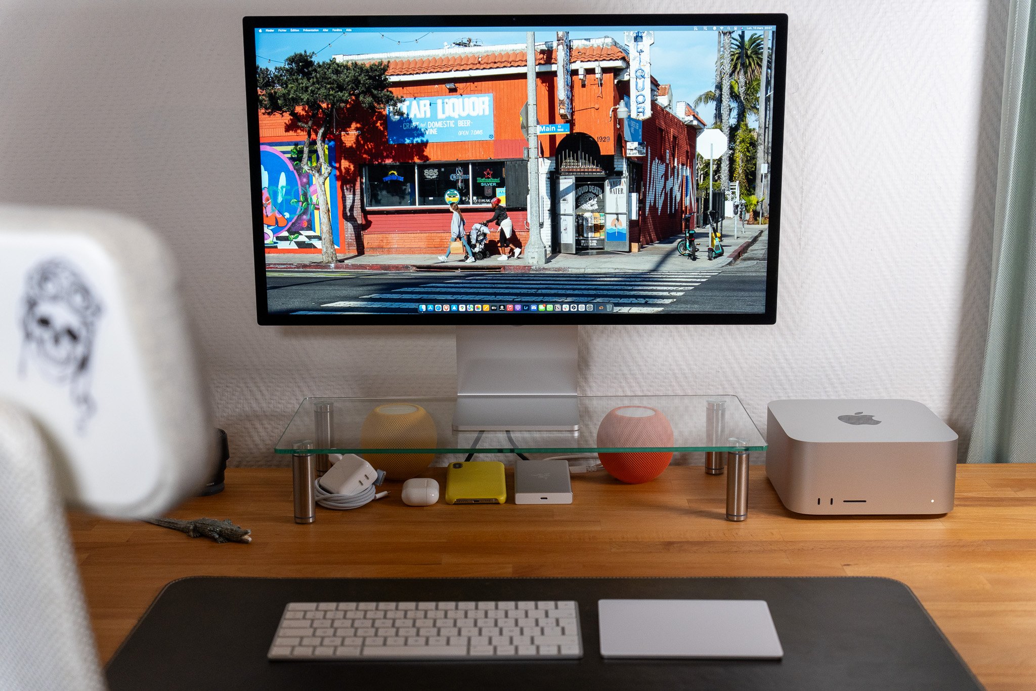 L'Apple Mac Studio M4 Max et son compère le Studio Display // © Nathan Le Gohlisse pour Clubic