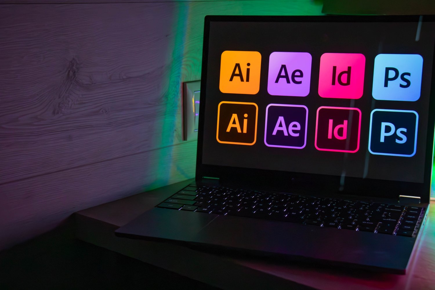 Les logos de certains des logiciels de la suite Adobe. ©KateV28 / Shutterstock