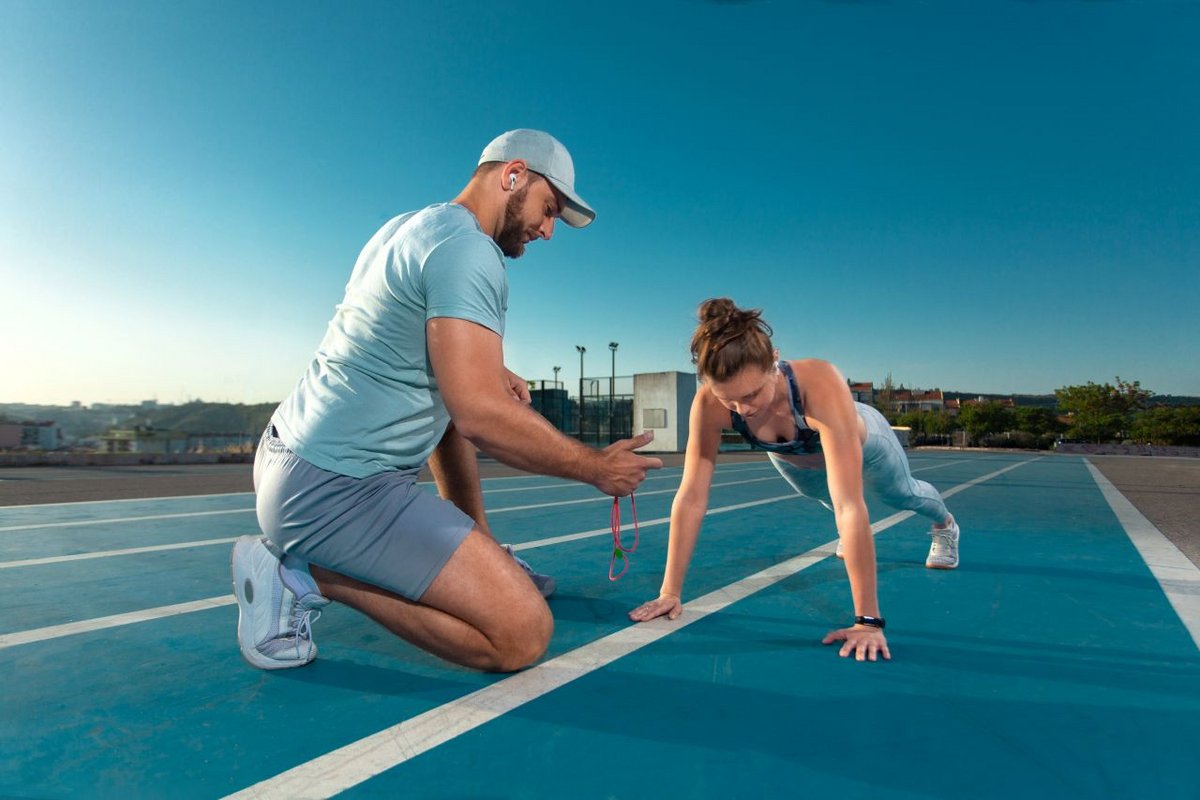 Pour se motivier à bouger, rien de tel qu'un coach sportif - © Mike Orlov / Shutterstock