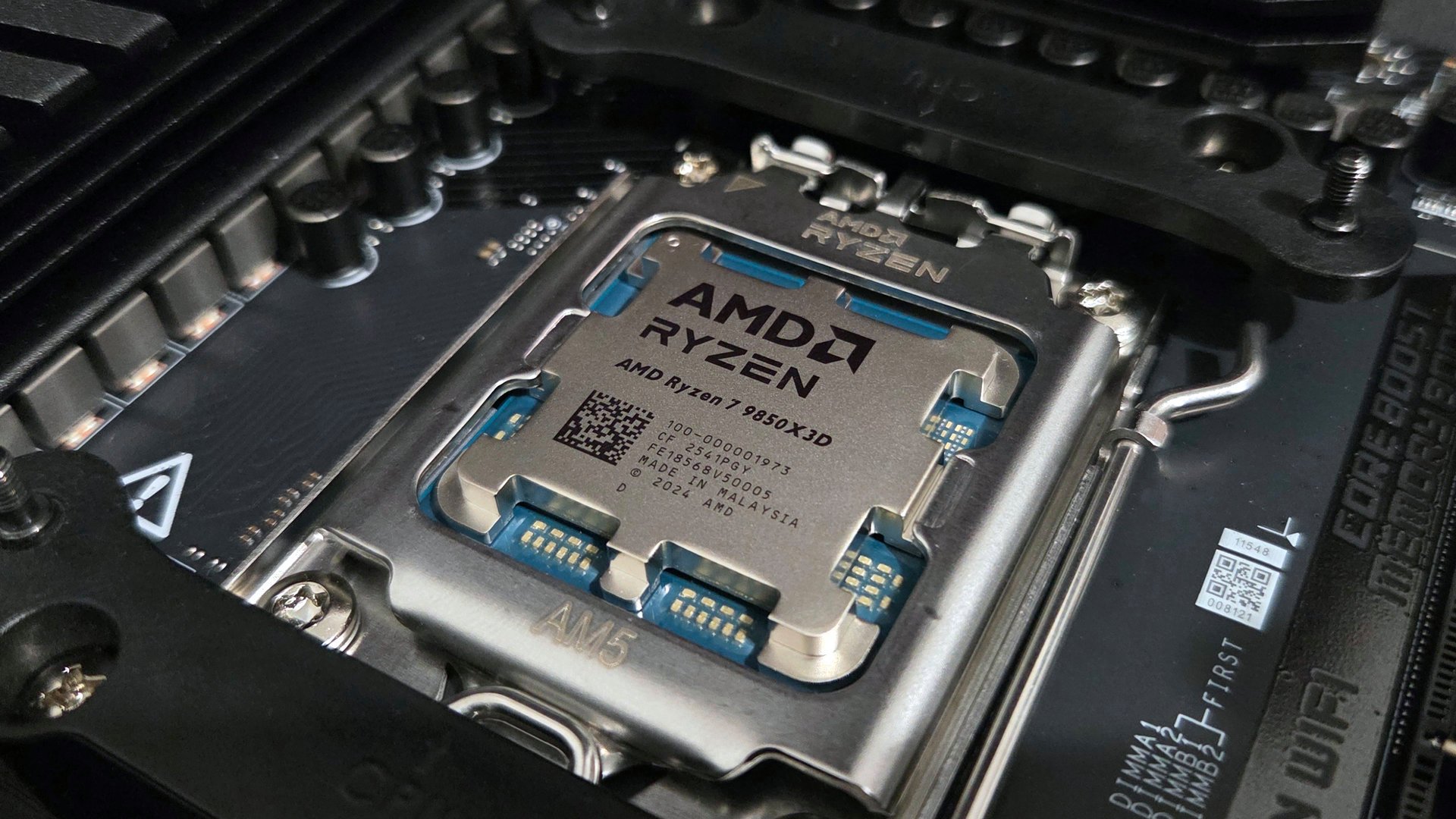En attendant des nouvelles d'AMD, le Ryzen 7 9850X3D reste le petit dernier de la gamme. ©Nerces pour Clubic