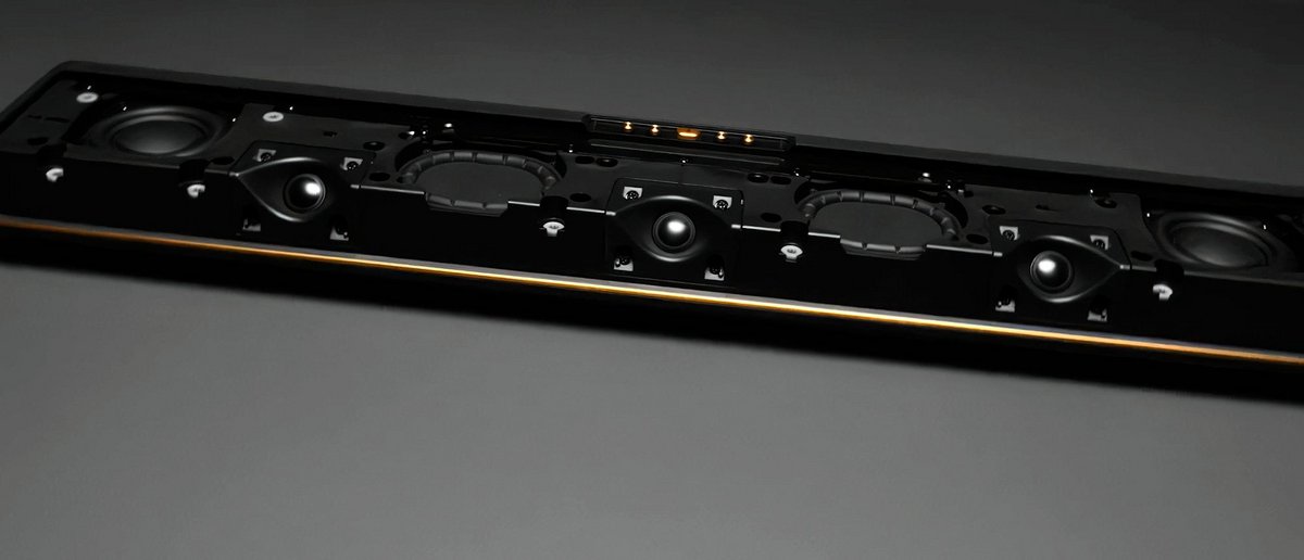 La barre de son, annoncée comme 5.1, est plutôt proche d'un genre de 5.1.2 © Marshall