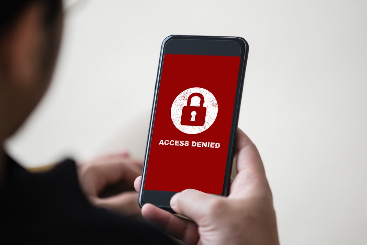 Une IP étrangère ou changeante risque de vous empêcher d'accéder à vos services pro en vacances. Un VPN avec IP dédiée peut, dans ce cas, vous sauver la mise. © selinofoto / Shutterstock