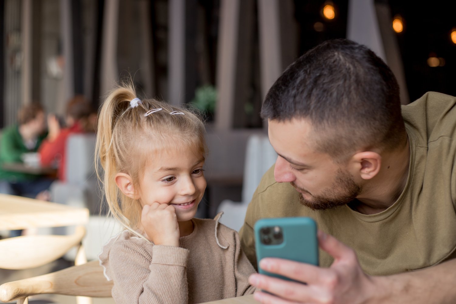 Apple améliore le contrôle parental sur iOS 26. ©Julija Sulkovska / Shutterstock