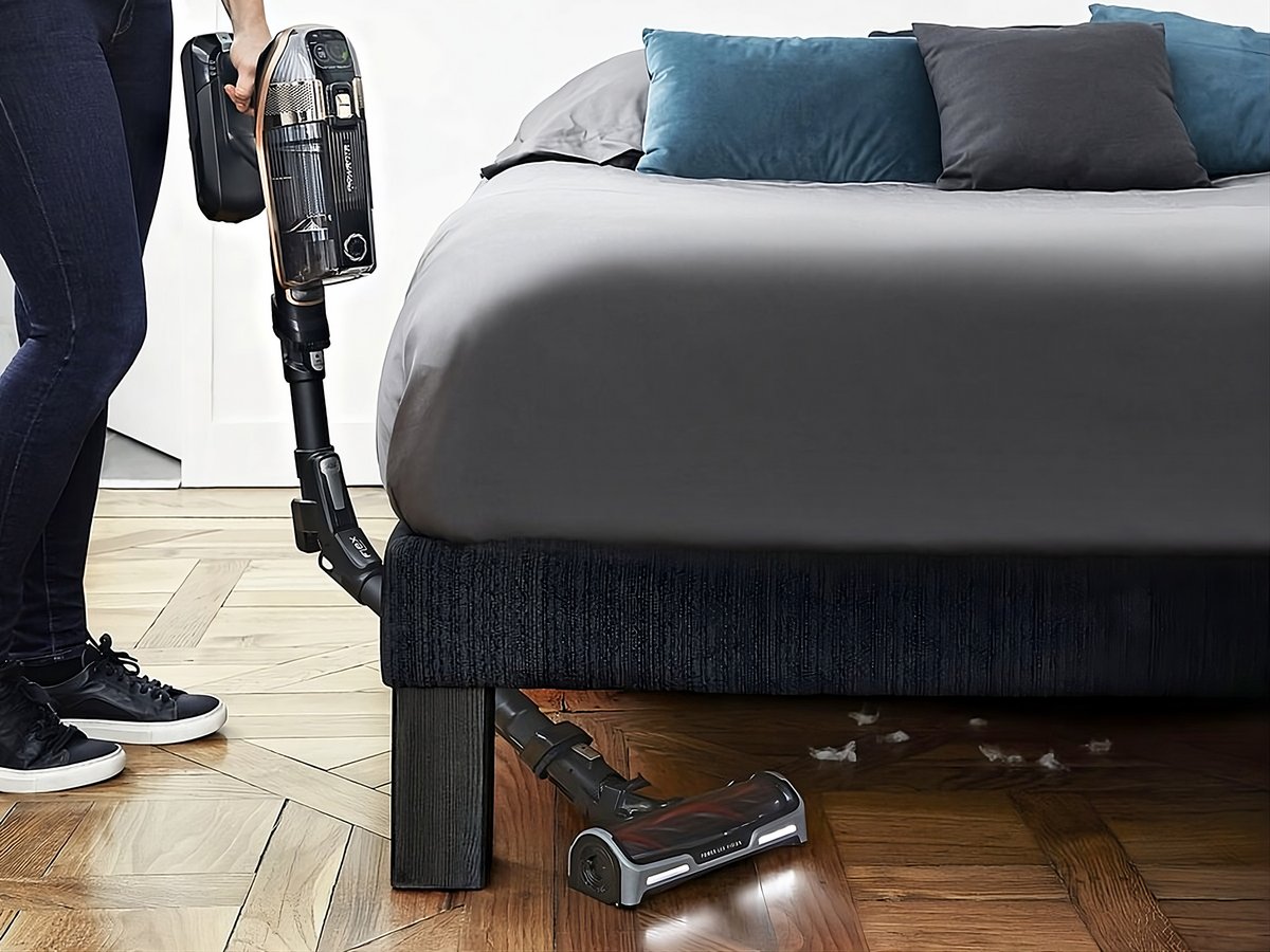 Certains accessoires n'optimisent pas l'aspiration mais sont très agréables, comme le tube flexible du Rowenta X-force Flex © Rowenta