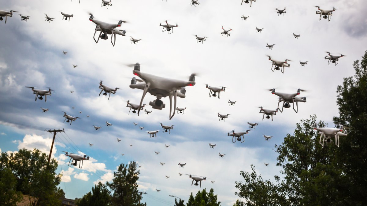 Indépendamment des technologies embarquées à bord des drones, leur bas coût permet aujourd'hui une véritable prolifération qui dépasse de très loin les seules forces armées. Crédits: Shutterstock