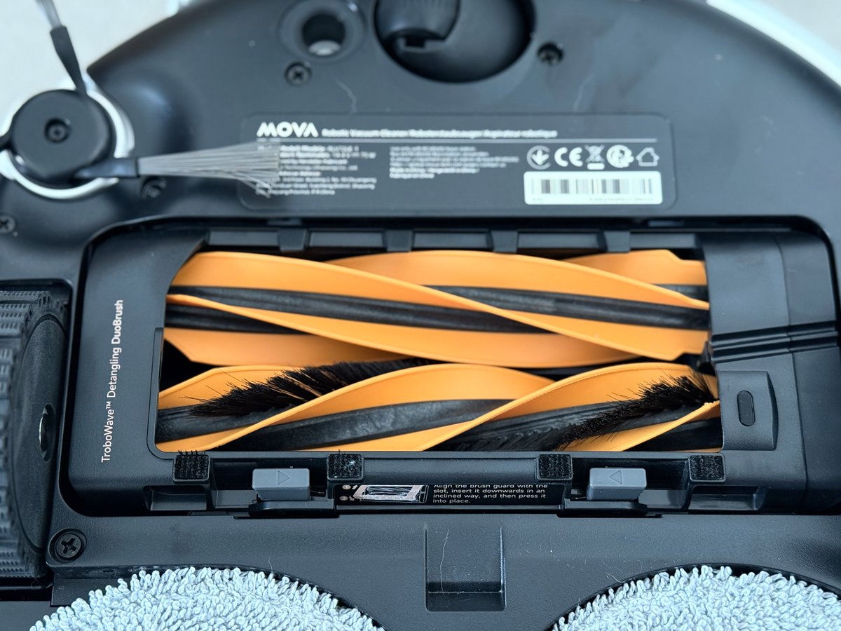 La double brosse anti-emmêlement du Mova V50 Ultra Complete © Mathieu Grumiaux pour Clubic.com