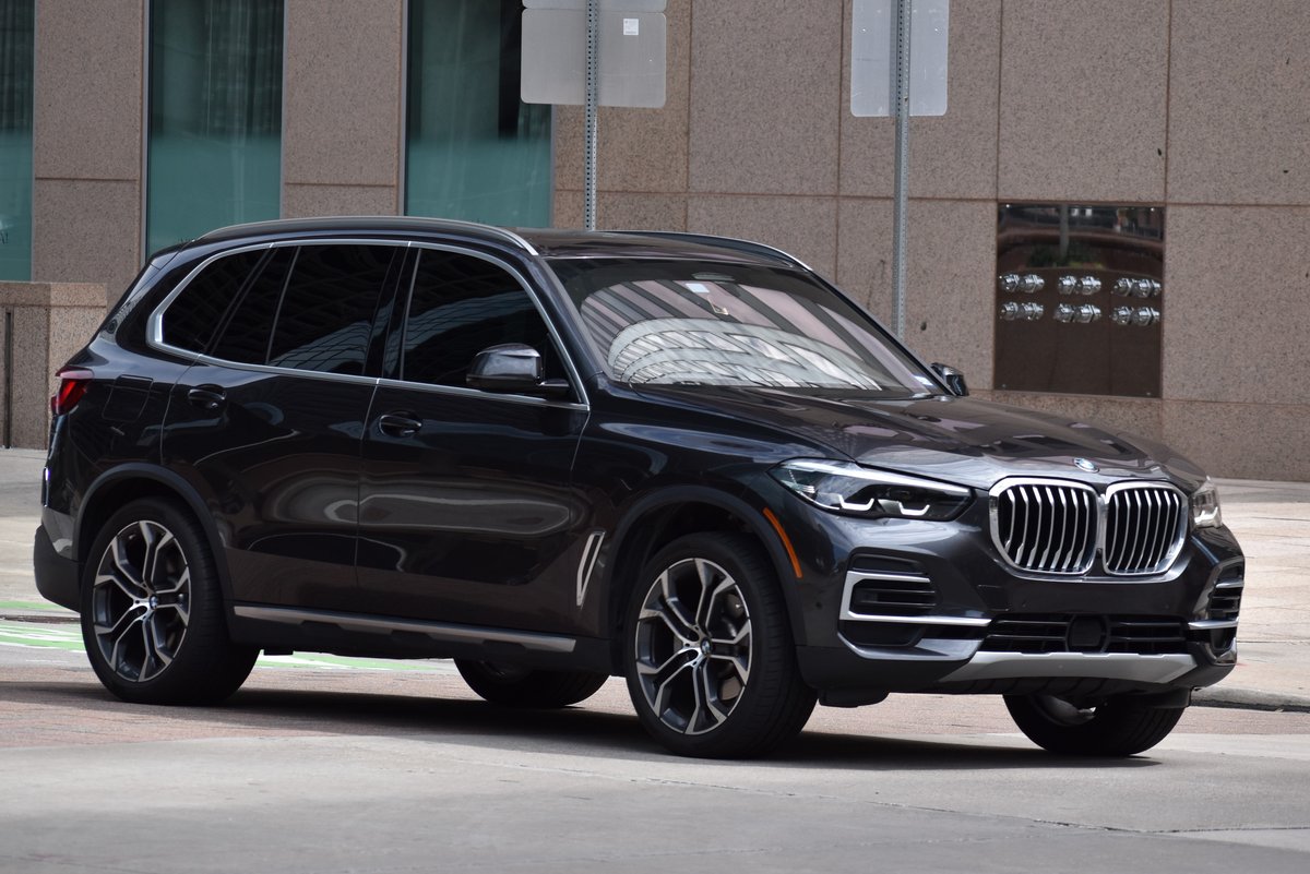 Certains SUV sont vraiment imposants, à l'image de ce BMW X5. © Artistic Operations / Shutterstock