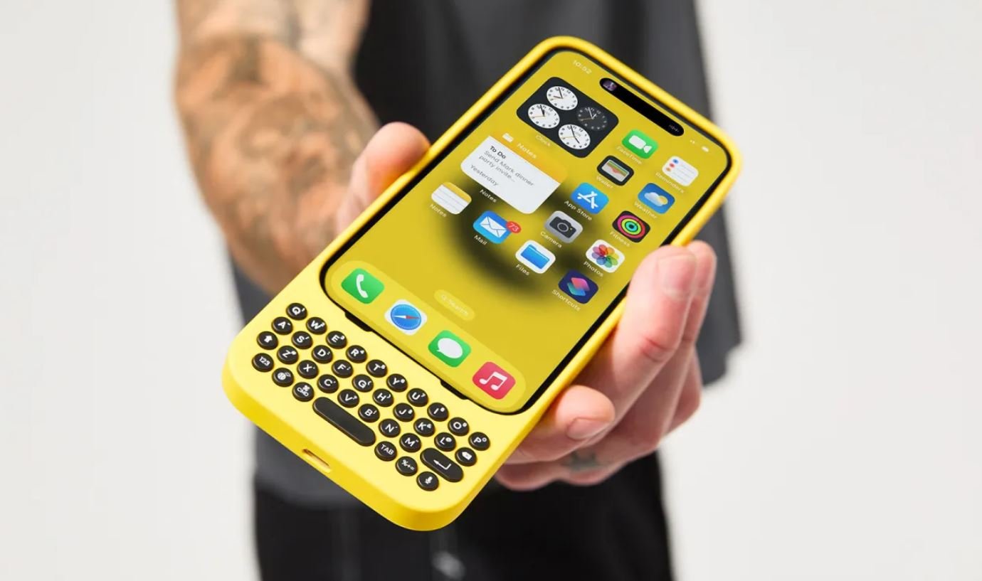 La coque Clicks intègre un vrai clavier physique "comme avant" © Clicks