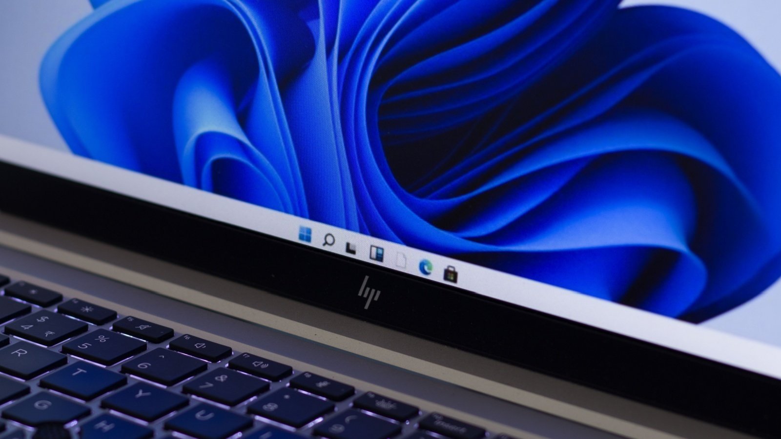 Pourquoi vous ne pouvez toujours pas déplacer la barre des tâches de Windows 11 quatre ans après. © sdx15 / Shutterstock