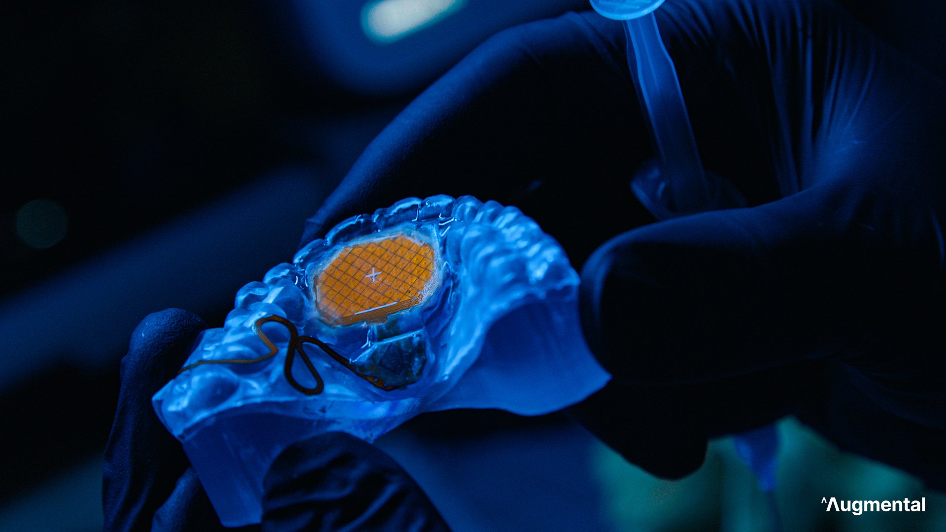 Le Mouthpad, une souris à placer sur son palais © Augmental
