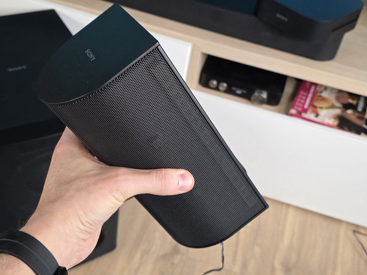 Les satellites sont bien conçus, assez compacts © Guillaume Fourcadier pour Clubic