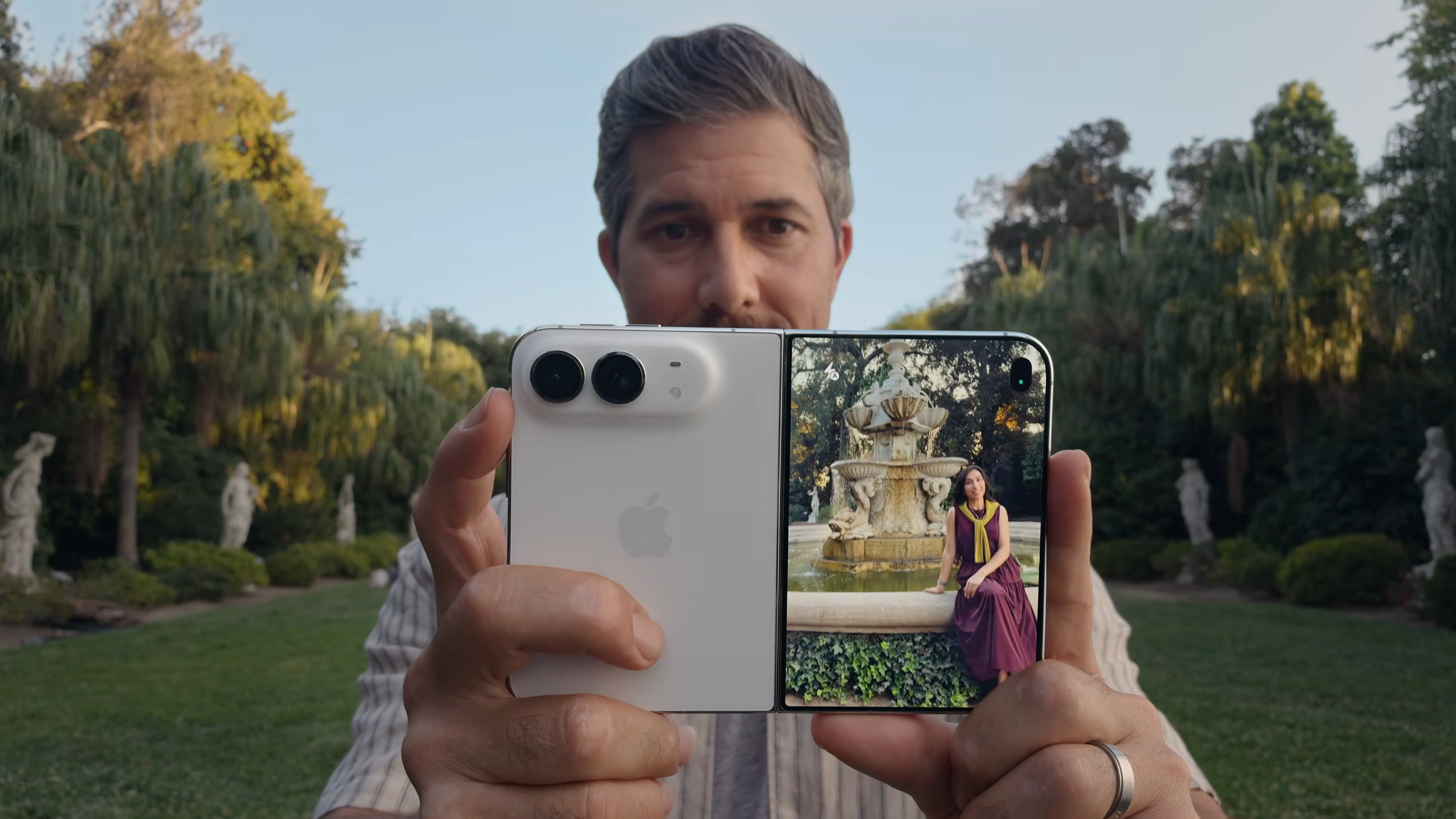 L'iPhone Duo. © Apple