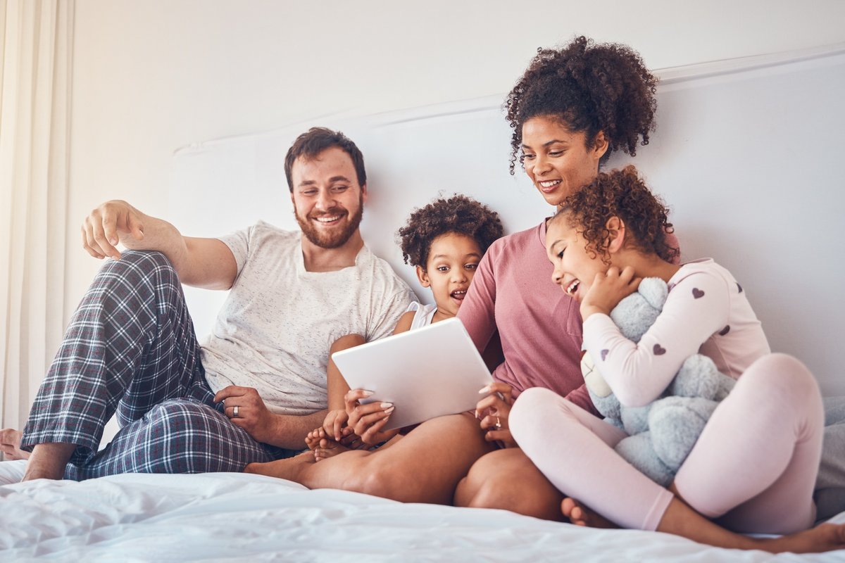 Cette start-up française propose la garde d'enfants et des activités pour les parents - © PeopleImages.com Yuri A / Shutterstock