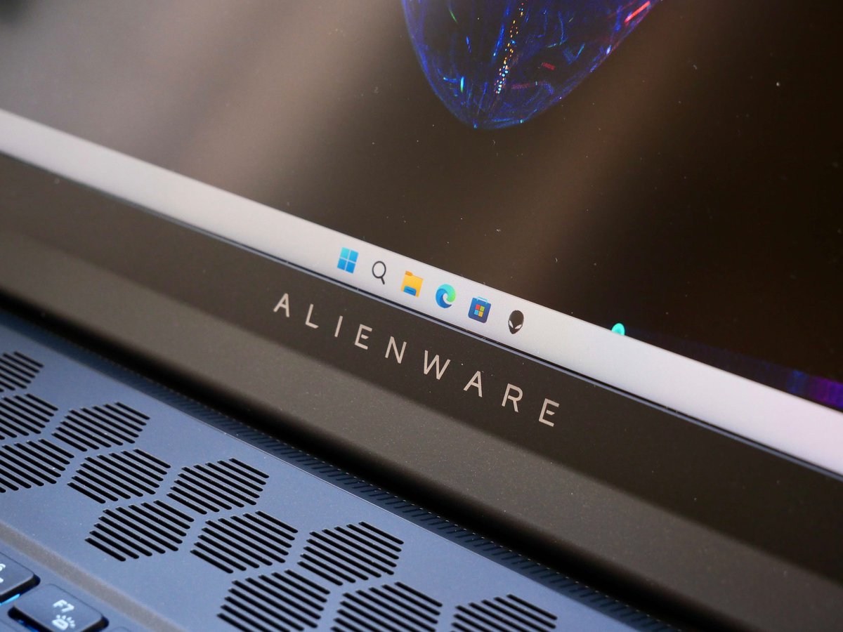 Alienware m16-16