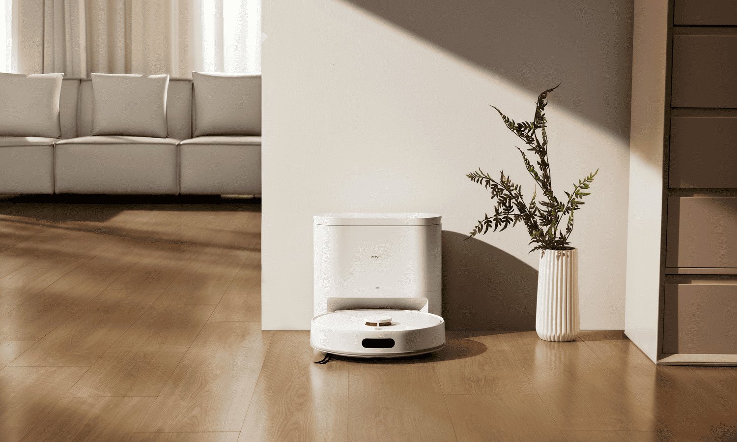 Le Xiaomi Robot Vacuum H40 sur sa station. ©Xiaomi