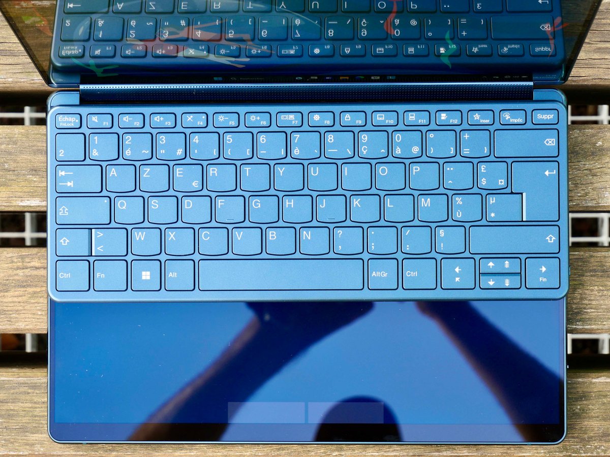 L'absence de trackpad sur le clavier physique est pénible © Nathan Le Gohlisse pour Clubic