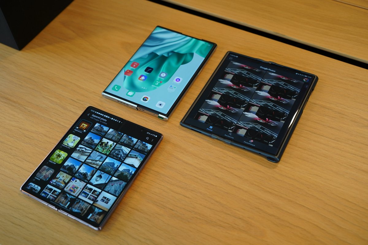 L'Oppo X 2021 en haut à gauche ; Mate Xs de Huawei à droite ; Galaxy Fold 2 5G de Samsung en bas.