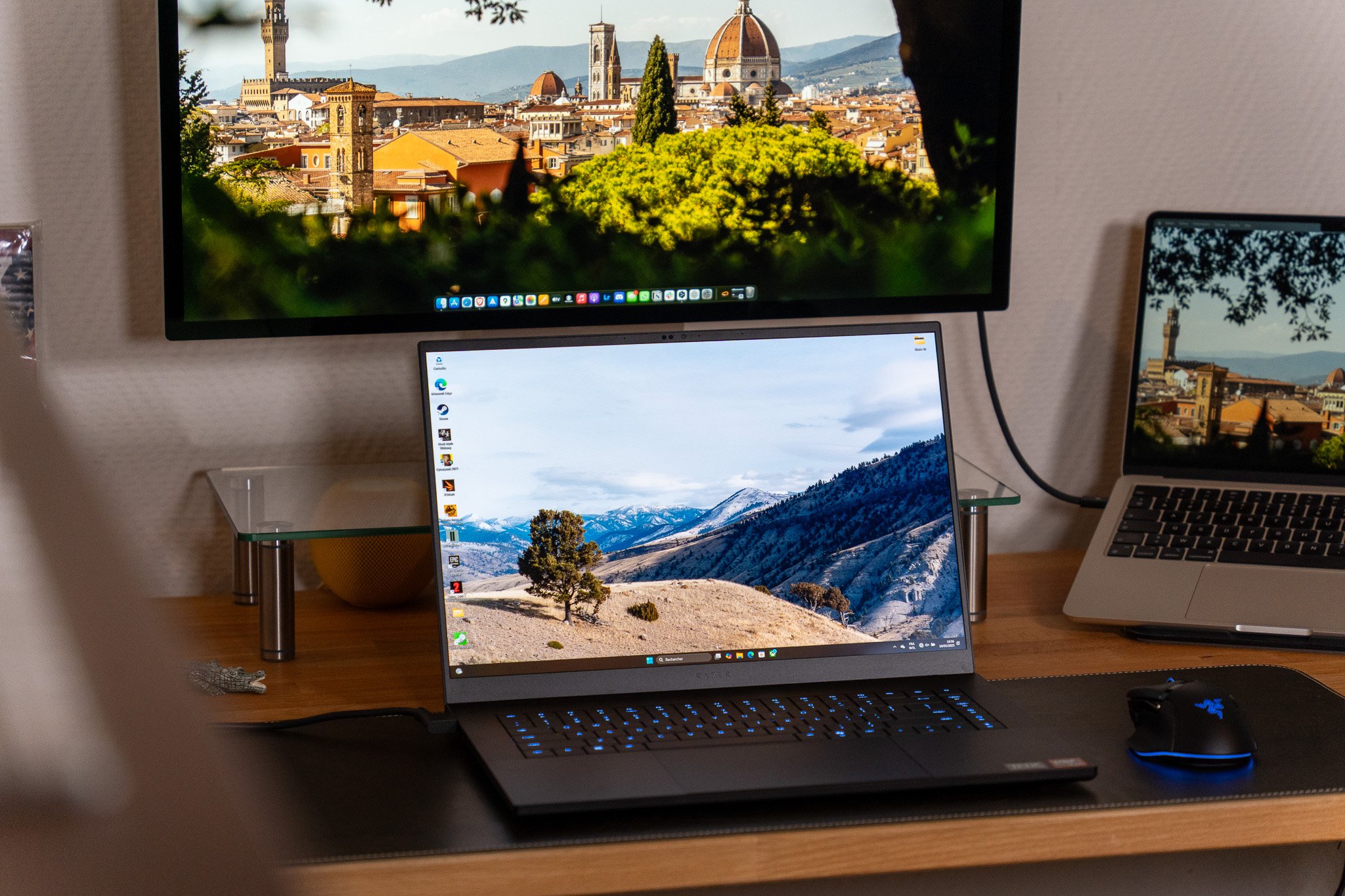 Le Razer Blade 16 millésime 2025, au centre. © Nathan Le Gohlisse pour Clubic