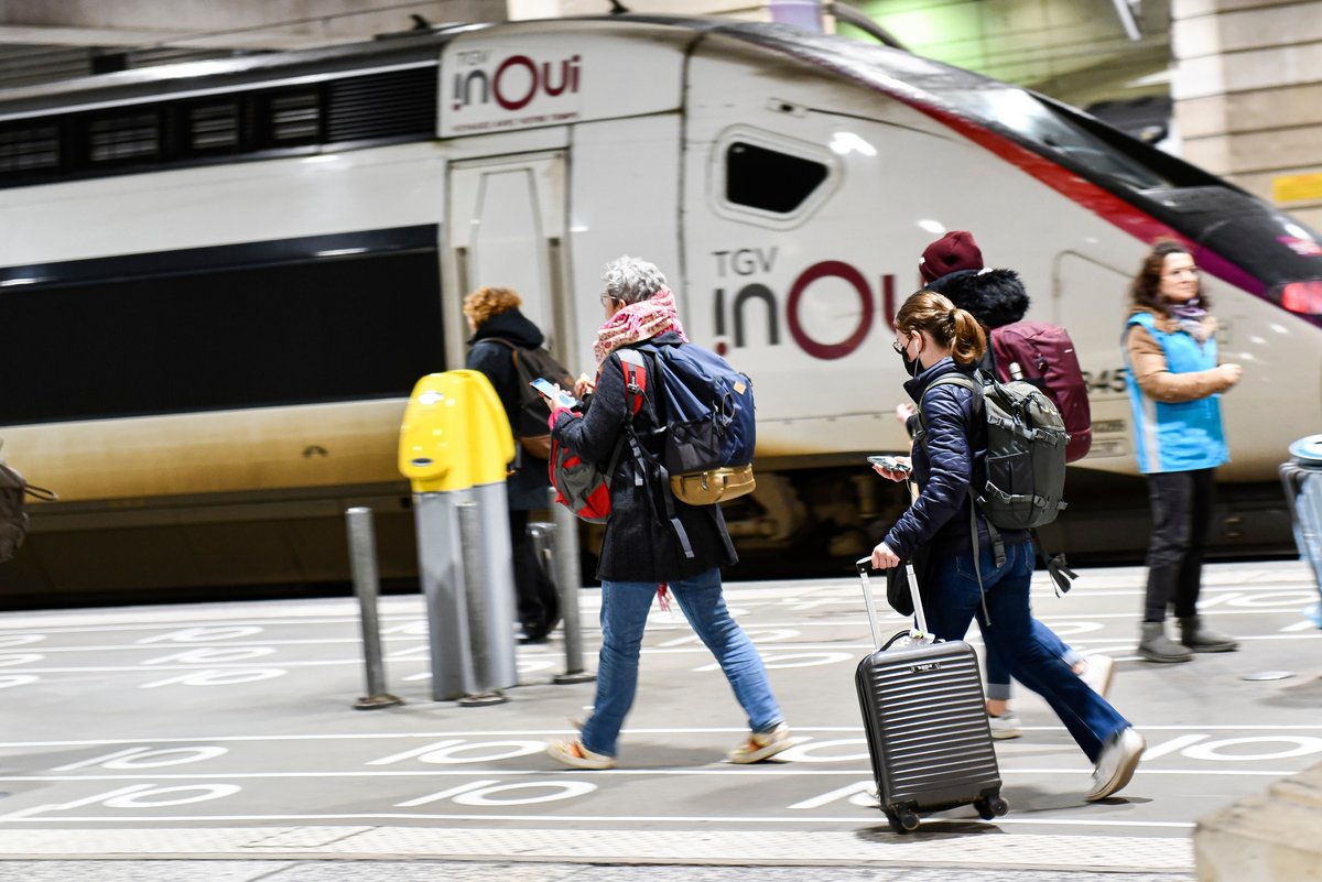 C'est un peu tôt, mais avez-vous pensé à réserver vos billets de train pour les Fêtes de fin d'année ? © Victor Velter / Shutterstock.com