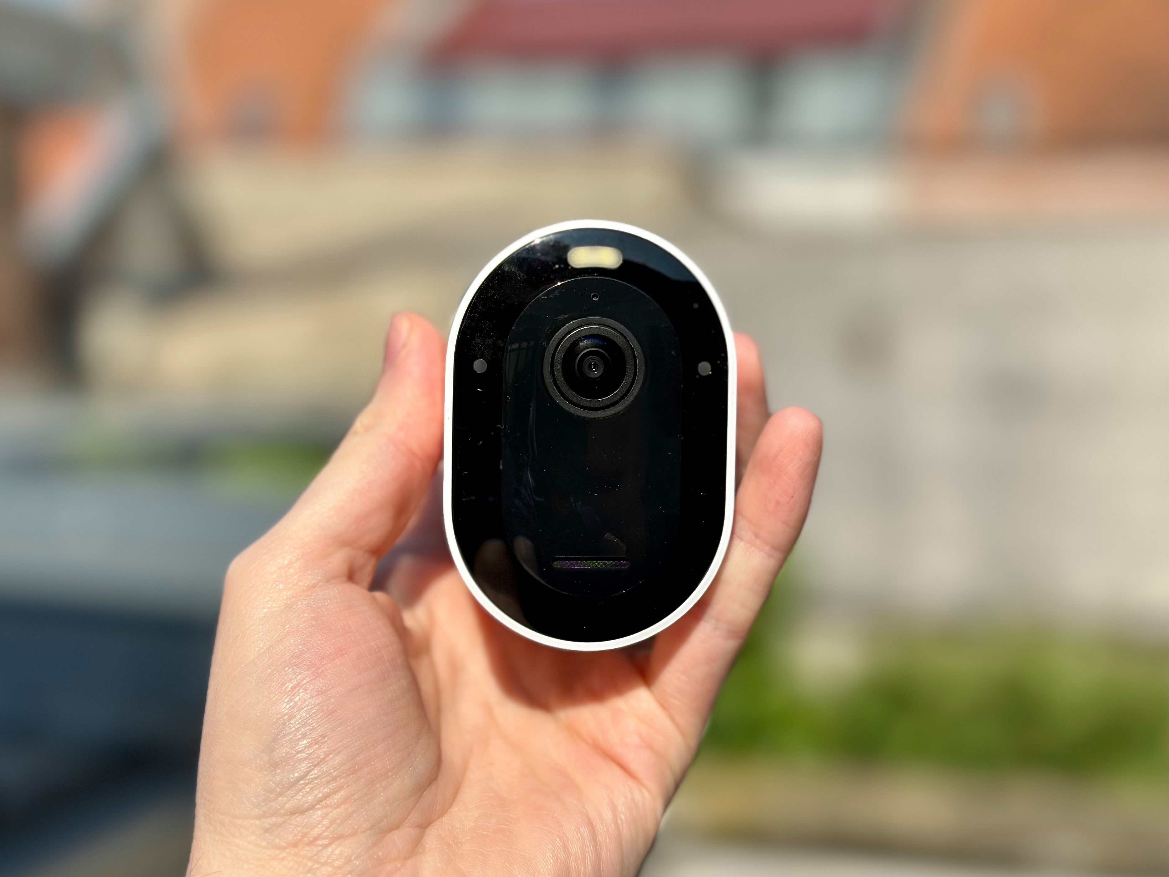 Apple pourrait chasser sur les terres d'Arlo et d'Amazon avec une caméra connectée © Mathieu Grumiaux pour Clubic