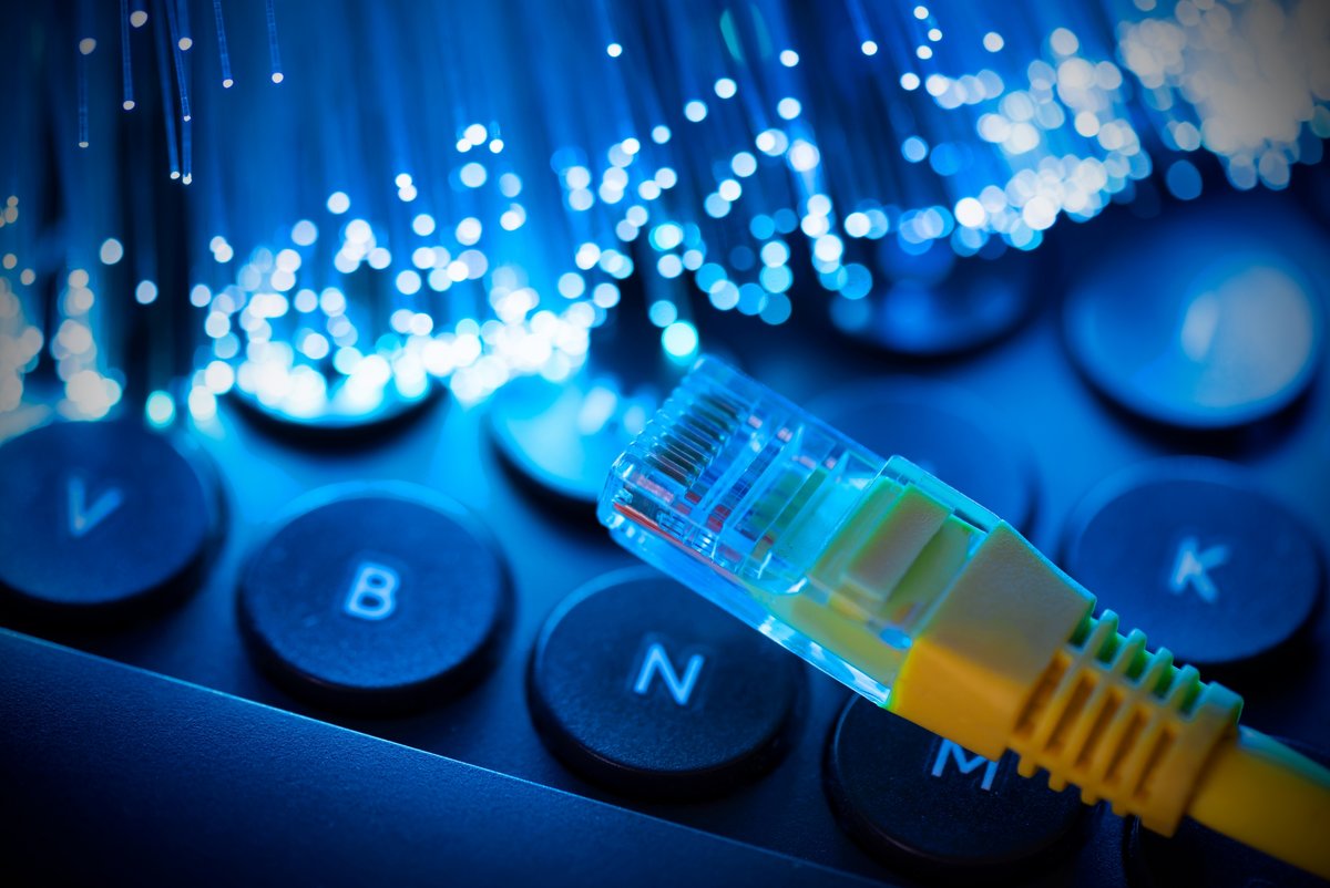  Des réductions budgetaires qui ne vont pas dans le sens d'un déploiement de la fibre partout et pour tous © Proxima Studio / Shutterstock