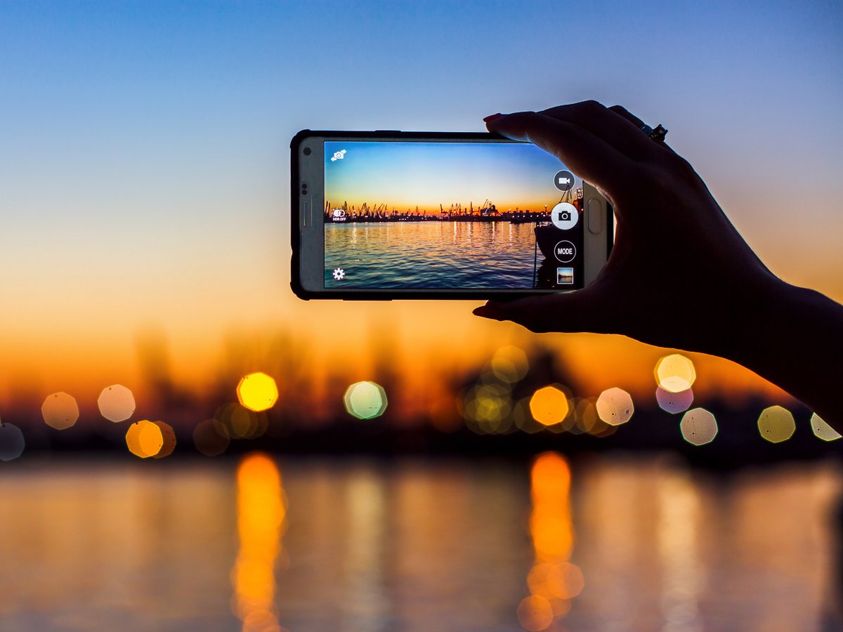 Tous les réseaux sociaux pourront tirer partie des fonctions photo de votre smartphone © Shutterstock