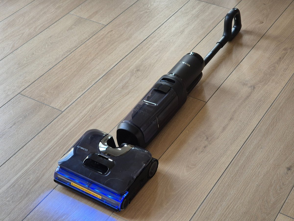 Le Tineco Floor One S7 Steam Stretch peut s'utiliser à plat ©Camille Fontaine pour Clubic