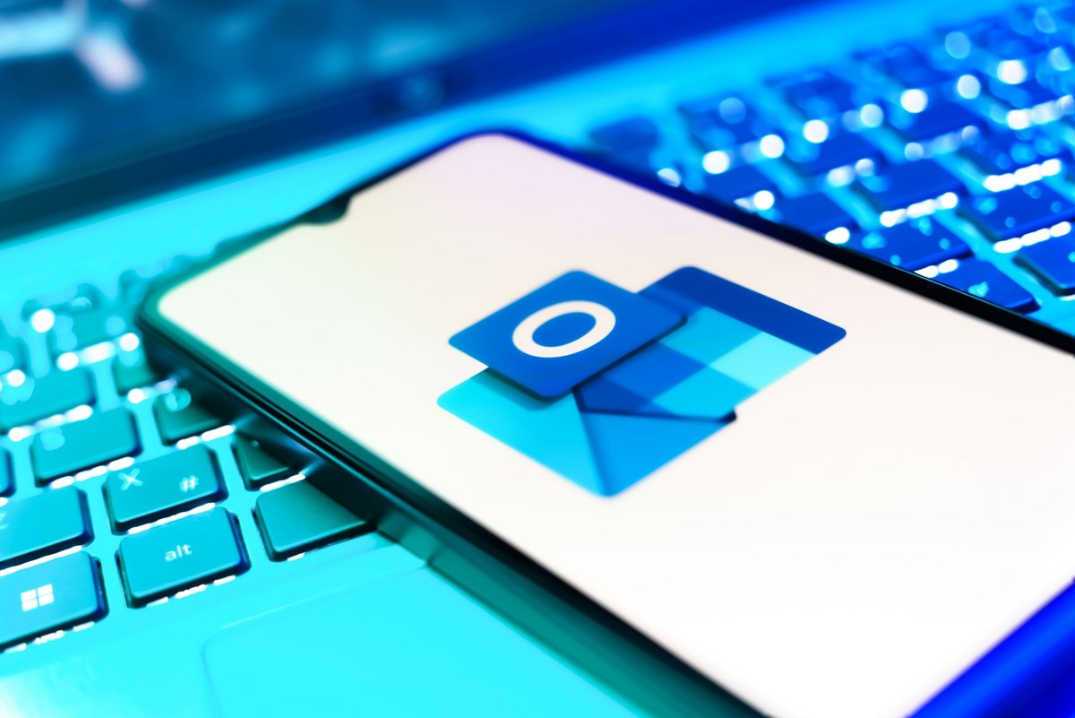 Outlook et la suite Microsoft 365 sont de nouveau la cible d'e-mails de phishing © JarTee / Shutterstock.com