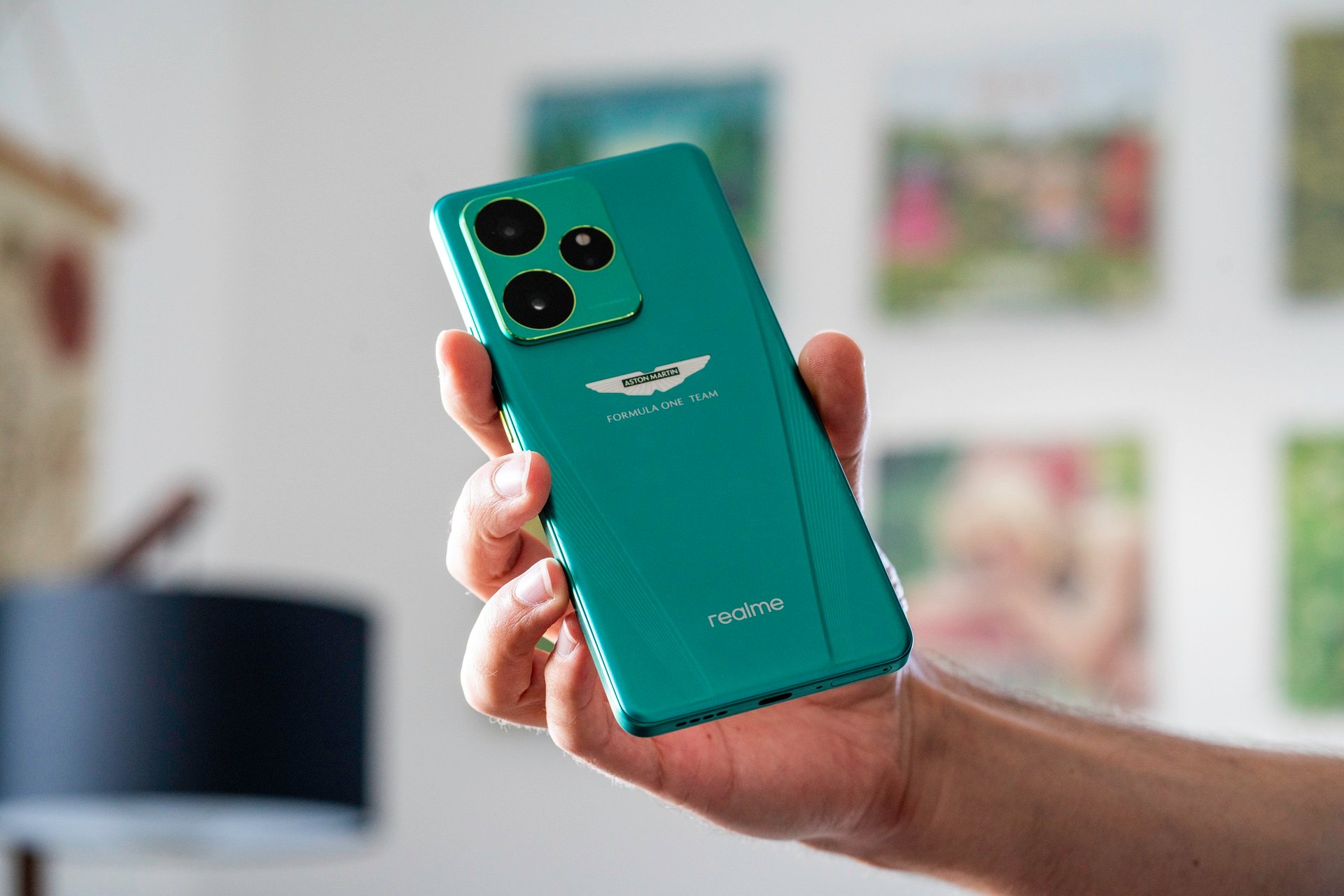 Comme le Realme GT 7, la version GT 8 devrait être dotée de trois capteurs photo. ©Pierre Crochart pour Clubic